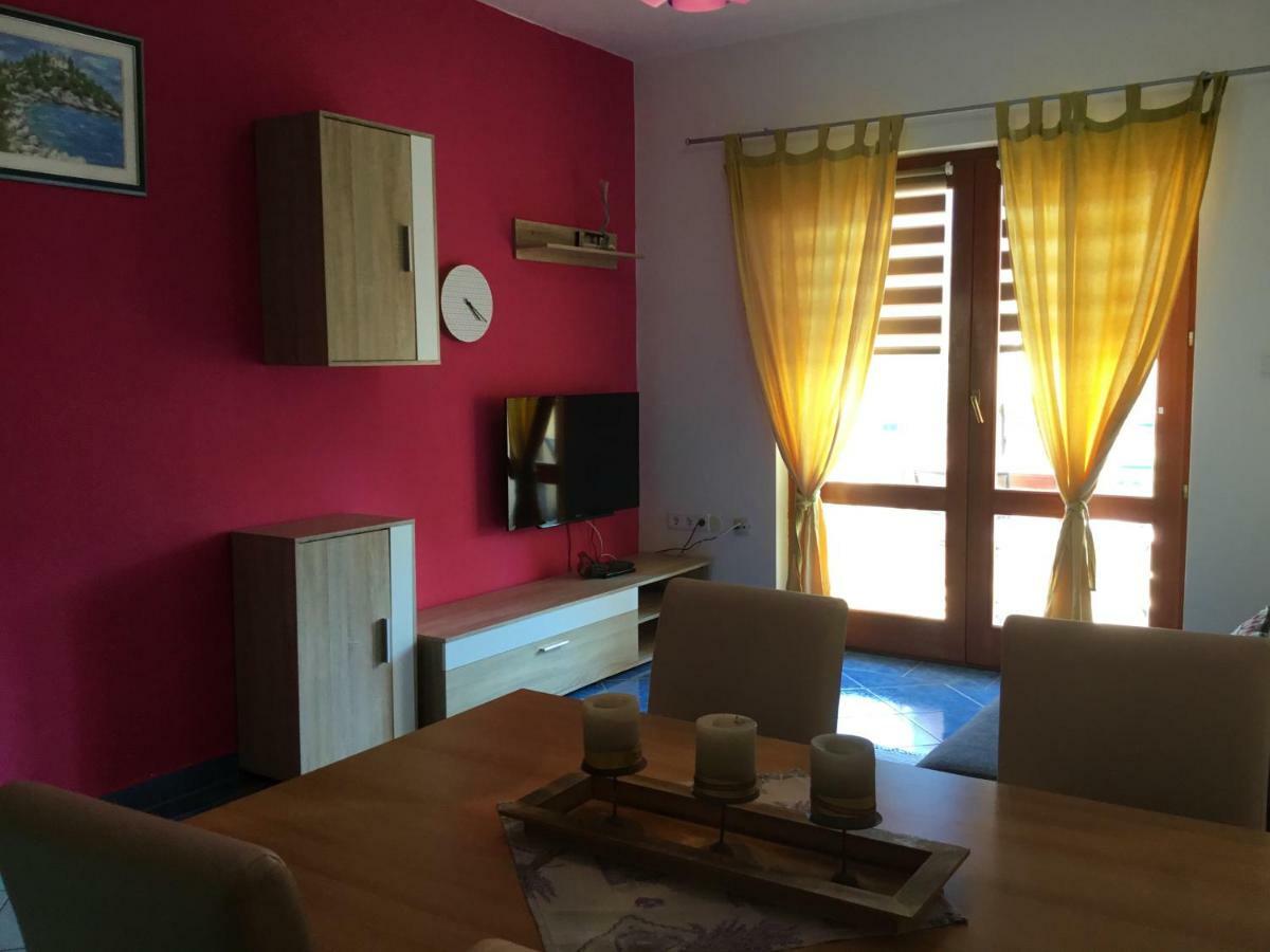 Apartment Belic Vinko- House Jelsa (Hvar)